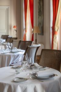 Restoran või mõni muu söögikoht majutusasutuses Le Château D'Etoges