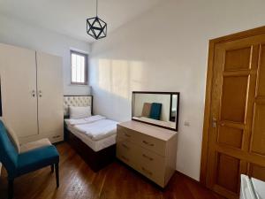Giường trong phòng chung tại Family Hotel
