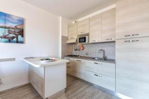 A kitchen or kitchenette at Ionio apartment
