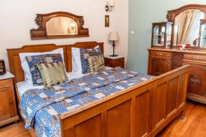 Łóżko lub łóżka w pokoju w obiekcie Apartamenty Molus na Rynku Staromiejskim