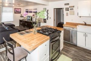 A cozinha ou cozinha compacta de Greenlake Private Room