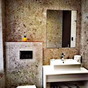 A bathroom at Z Inn Ioannina