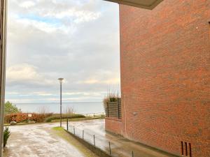 a red brick building with a view of the ocean at gina stay - Gemütliches Apartment direkt in Scharbeutz in Scharbeutz