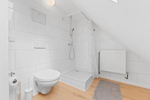 A bathroom at Apartmenthaus Nürtingen Zentrum Kitchen,Wifi,Smart TV ***