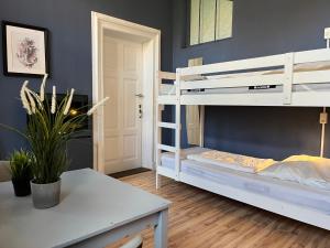 Postel nebo postele na pokoji v ubytování Blue Doors Hostel Altstadt