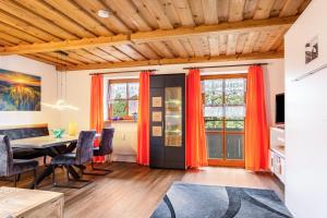 Posezení v ubytování Komfortwohnung mit Pool und Sauna