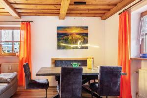 Posezení v ubytování Komfortwohnung mit Pool und Sauna