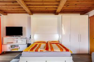 Postel nebo postele na pokoji v ubytování Komfortwohnung mit Pool und Sauna