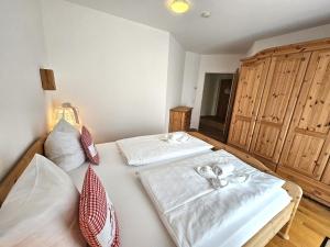 Ein Bett oder Betten in einem Zimmer der Unterkunft Deluxe Panorama Apartment-Maibrunn-Alm