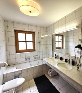 Ein Badezimmer in der Unterkunft Deluxe Panorama Apartment-Maibrunn-Alm
