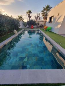Zdjęcie z galerii obiektu CAP'NOMAD La Villa Nomade avec piscine proche plage Location du samedi au samedi w Cap d'Agde
