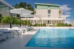 Bazén v ubytování Hotel Bryza Resort & Spa nebo v jeho okolí