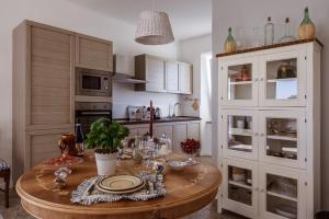 Кухня или кухненски бокс в Casa in campagna la Roverella