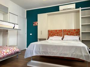 a bedroom with a large bed with an orange headboard at Appartamento piano terra centro in Viareggio