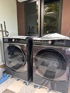 スレンバンにあるRumah Tamu Sonataの洗濯機2台