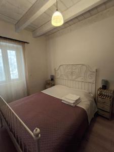 Postel nebo postele na pokoji v ubytování Dafnis Apartment Corfu Town