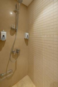 Baðherbergi á Ground Floor 2BR Apt in Mangroovy, Pool & Beach