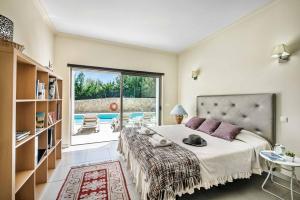 Ένα ή περισσότερα κρεβάτια σε δωμάτιο στο Villa Sao Joao +19 φωτογραφίες