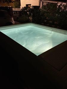 The swimming pool at or close to Extra Comfort - Casa Vicino a Milano e Linate