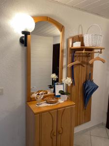 a vanity with a mirror and a desk with a lamp at Ferienwohnung Behrens in Celle