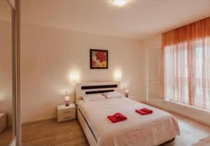 Ένα ή περισσότερα κρεβάτια σε δωμάτιο στο Sun house Kumbor