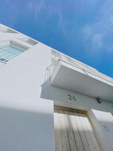 a white building with the number on it at Nomad Houses - Ap Tereno in Beja