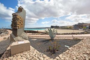 a monument on the beach with the ocean in the background at Casa Rosi 1 in Puerto del Rosario