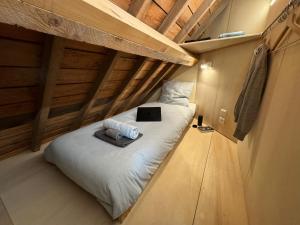 Een bed of bedden in een kamer bij LES BRIQUES