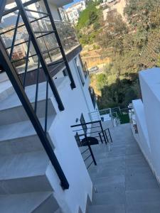 a set of stairs with a table and chairs at Apartamento Verdial 2 in Cala del Moral