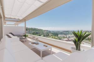 Kép LUXURY PENTHOUSE MARBELLA WIFI POOLS NETFLIX GOLF szállásáról Benahavísban a galériában