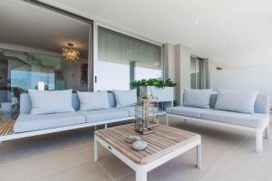 Kép LUXURY PENTHOUSE MARBELLA WIFI POOLS NETFLIX GOLF szállásáról Benahavísban a galériában Még 33 kép