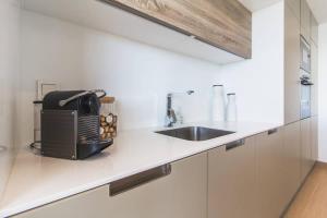 Kép LUXURY PENTHOUSE MARBELLA WIFI POOLS NETFLIX GOLF szállásáról Benahavísban a galériában