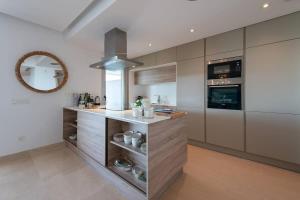 Kép LUXURY PENTHOUSE MARBELLA WIFI POOLS NETFLIX GOLF szállásáról Benahavísban a galériában