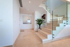 Kép LUXURY PENTHOUSE MARBELLA WIFI POOLS NETFLIX GOLF szállásáról Benahavísban a galériában