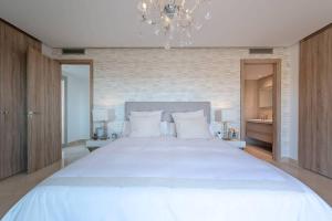 Kép LUXURY PENTHOUSE MARBELLA WIFI POOLS NETFLIX GOLF szállásáról Benahavísban a galériában
