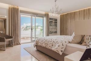 Kép LUXURY PENTHOUSE MARBELLA WIFI POOLS NETFLIX GOLF szállásáról Benahavísban a galériában