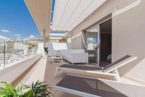 Kép LUXURY PENTHOUSE MARBELLA WIFI POOLS NETFLIX GOLF szállásáról Benahavísban a galériában