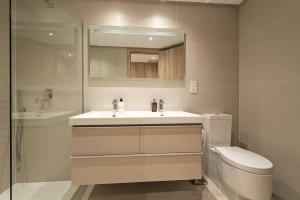 Kép LUXURY PENTHOUSE MARBELLA WIFI POOLS NETFLIX GOLF szállásáról Benahavísban a galériában