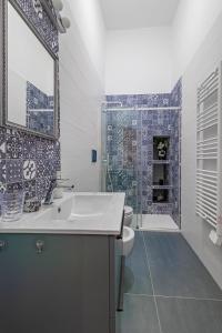 a bathroom with a sink and a toilet and a shower at U Paradise - Intero Apt - Vicino Bari in Valenzano