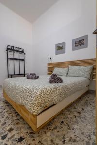 a bedroom with a large bed in a room at U Paradise - Intero Apt - Vicino Bari in Valenzano