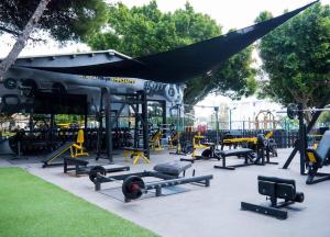 Fitness centrum a/nebo fitness zařízení v ubytování Spacious apartment Gym Paddel Club Beach Wifi Park