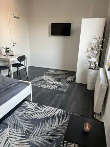 TV a/nebo společenská místnost v ubytování Genesis Apartments