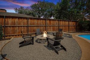 Patio nebo venkovní prostory v ubytování Allen Abode - 4 Bedrm Pool Fire Pit Charm