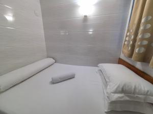 Un pat sau paturi într-o cameră la Jinnsti Guesthouse 景士迪宾馆