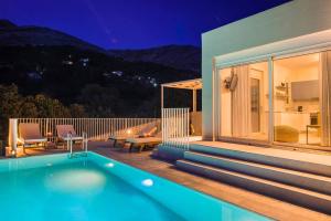 Gallery image of Levantes Villa in Divarata