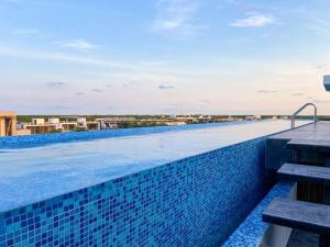 La pileta dentro o cerca de Excellent Studio in Aldea Zama with Pool, Gym, Wifi
