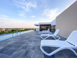 La pileta dentro o cerca de Excellent Studio in Aldea Zama with Pool, Gym, Wifi