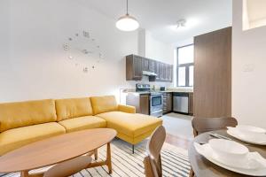 a living room with a couch and a table at M11 Stylish & Modern 3BR downtown MTL in Montréal