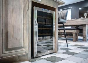 Una cocina o kitchenette en 2King Suites HeatedPool Arcade and Pickleball