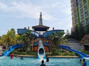 Bazén v ubytování MySuite Studio Apartment Melaka Waterpark Resort Free Tickets nebo v jeho okolí